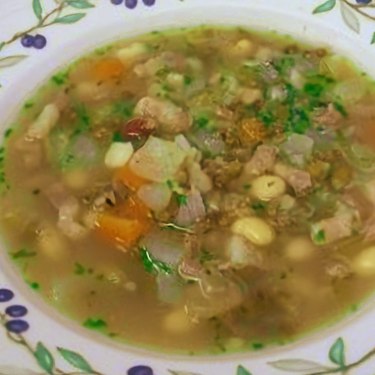 塩漬け豚肉とお豆のスープ